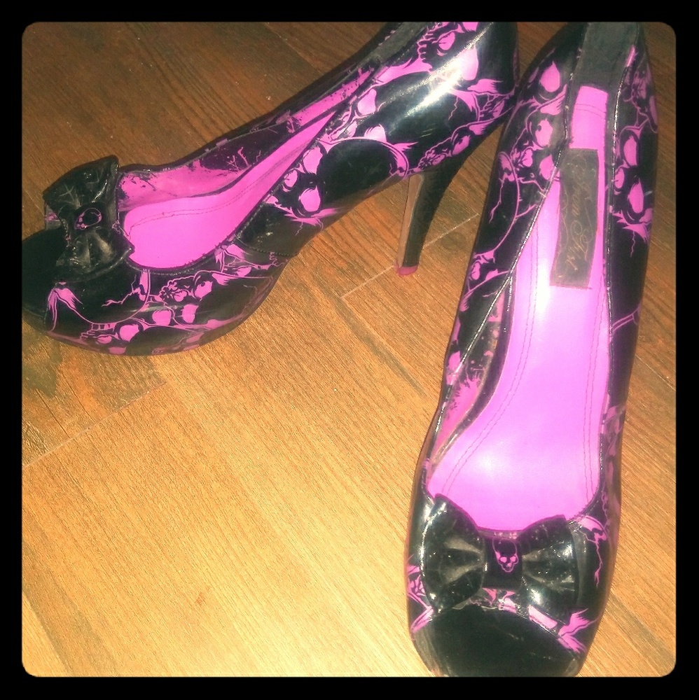 Platform peep toe heels